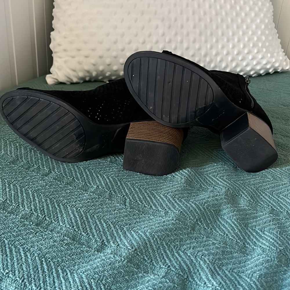 Qupid Open Toe Booties Size 9 - image 3